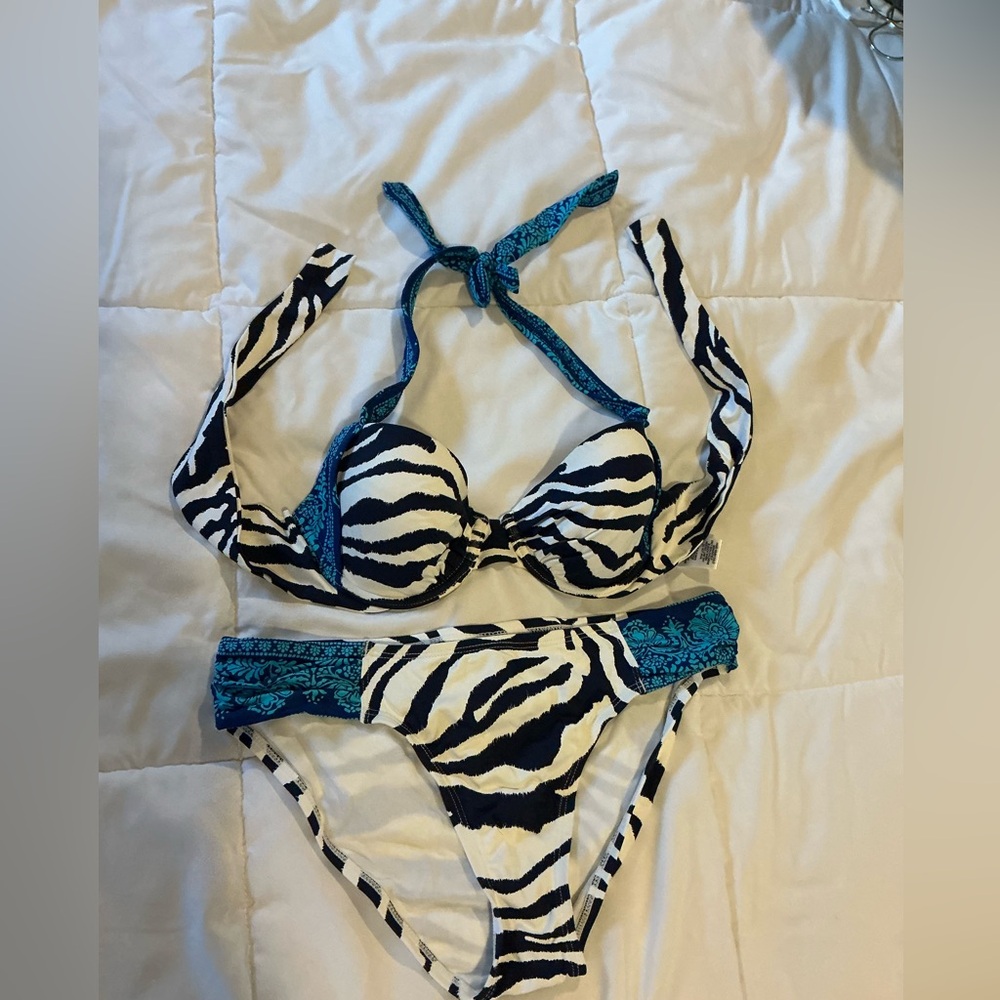 Tommy Bahama White and Navy Zebra Bikini Set with matching Caftan